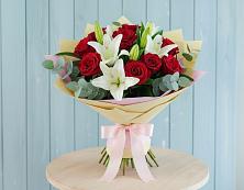 Букет цветов из:  Лилии и Розы в Мишутино