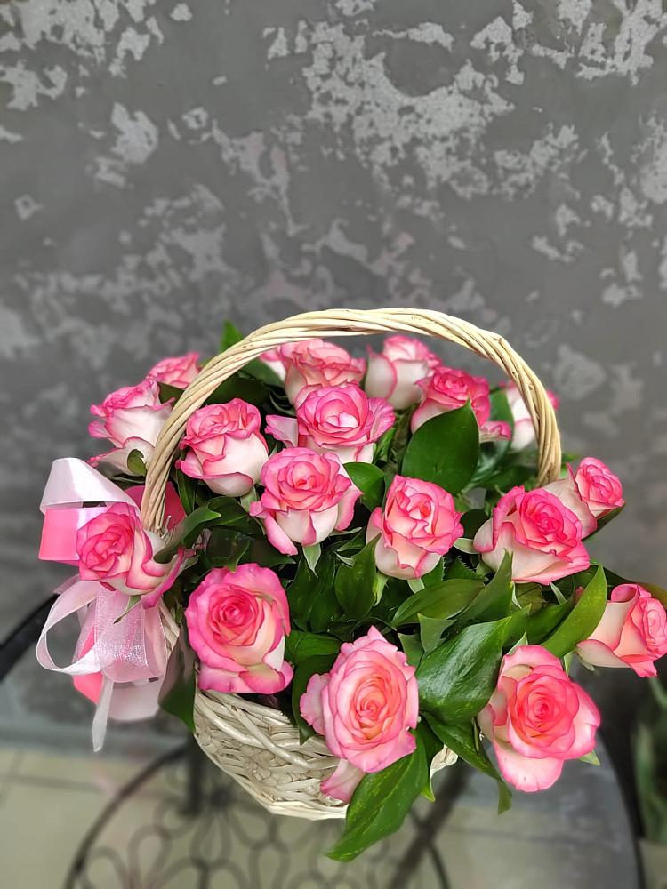 Цветочная композиция из Розы в корзине в Мишутино