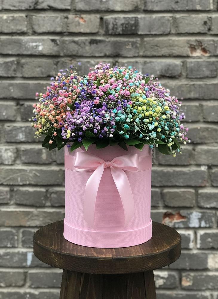Цветочная композиция из Гипсофила и Розы в шляпной коробке в Мишутино