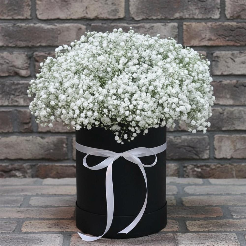 Цветочная композиция из Гипсофила в шляпной коробке в Мишутино