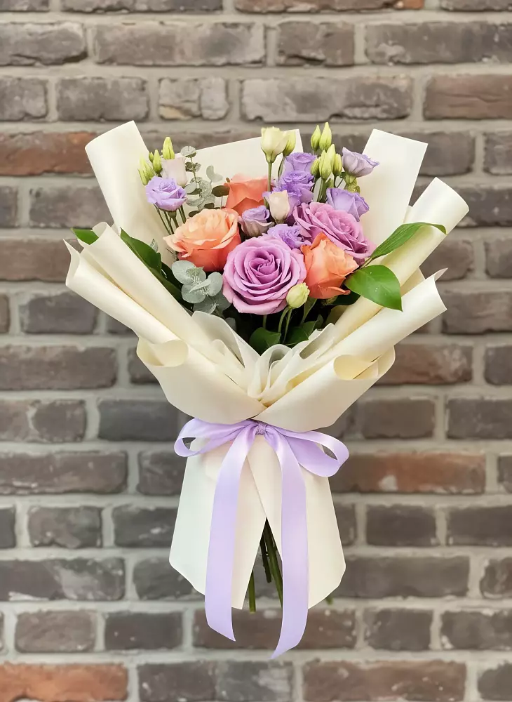 Букет цветов из: Лизиантусы и Розы в Мишутино