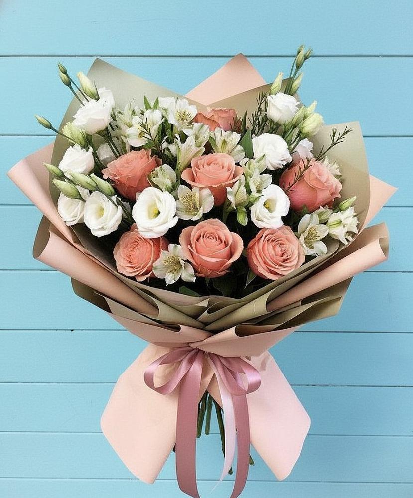 Букет цветов из: Розы, Альстромерии и Лизиантусы в Мишутино