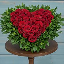 Цветочная композиция из Розы в виде сердца в Мишутино