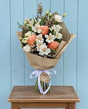 Букет цветов из:  Альстромерии, Лизиантусы, Розы и Хризантемы в Мишутино