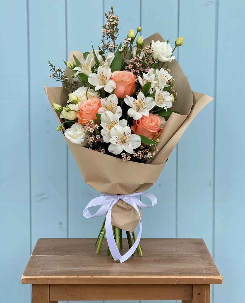 Букет цветов из: Альстромерии, Лизиантусы, Розы и Хризантемы в Мишутино