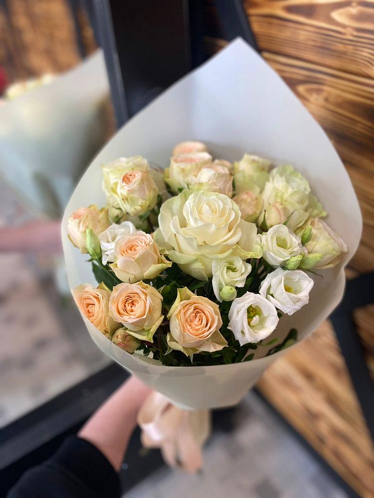 Букет цветов из: Розы и Лизиантусы в Мишутино